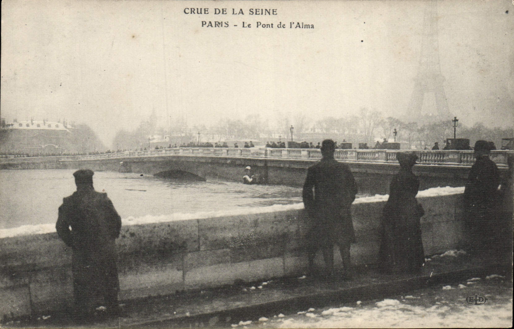 CPA Crue De La Seine Paris Le Pont De l'Alma Tour Eiffel