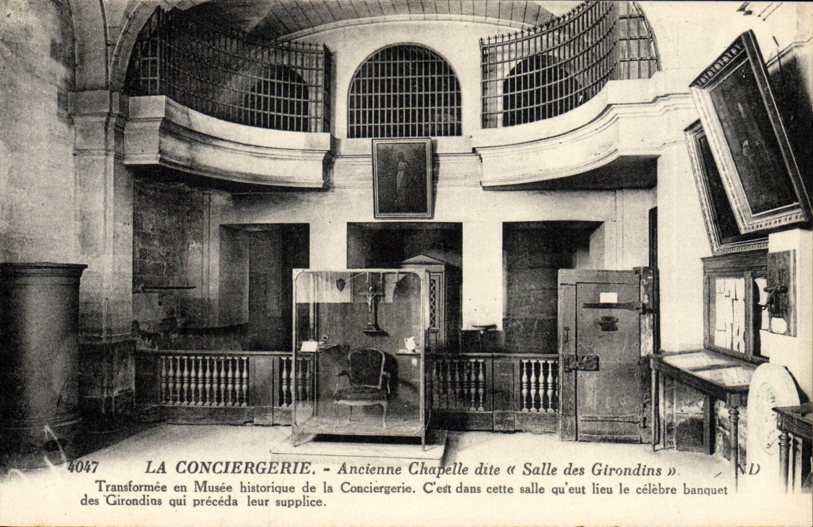 VINTAGE POSTCARD Paris the Caretaker's lodge Old Vault known as Room of the Of Gironde ones