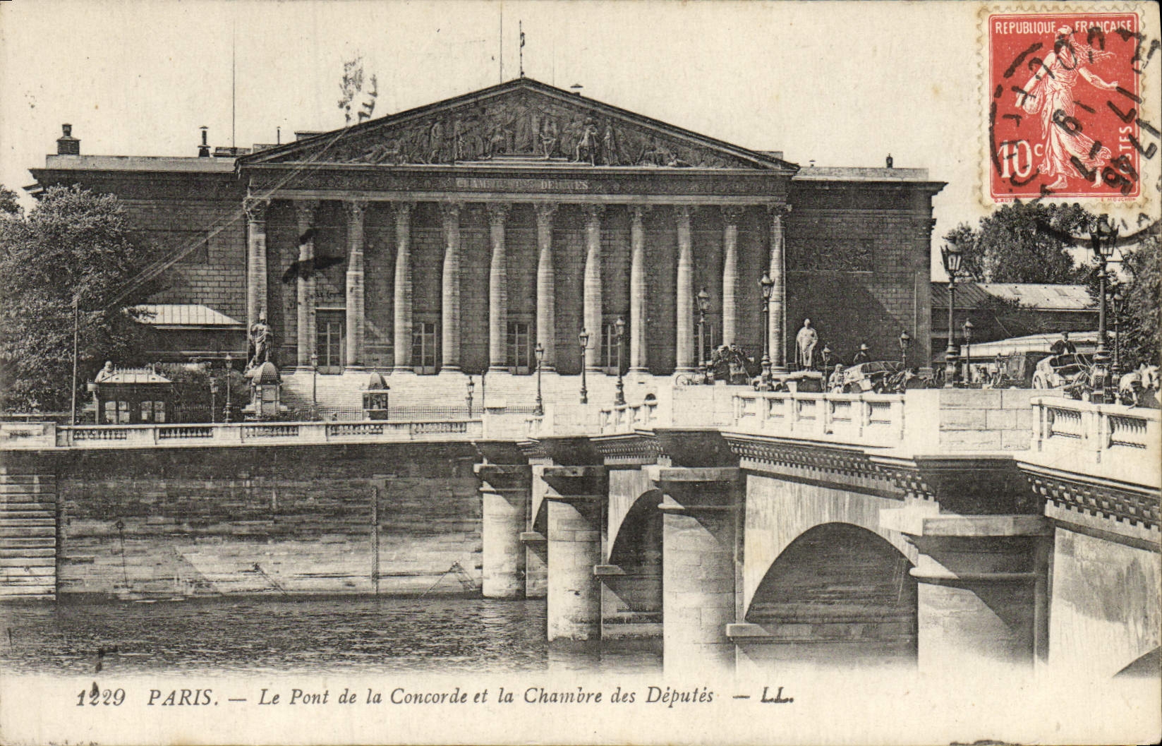 VINTAGE POSTCARD Paris the Bridge Of the Harmony Of And the House of Commons