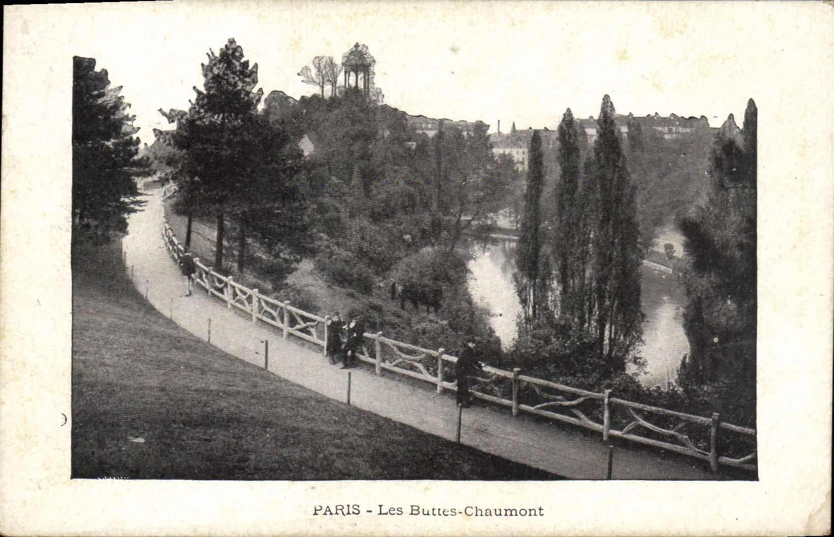 CPA Paris Les Buttes Chaumont