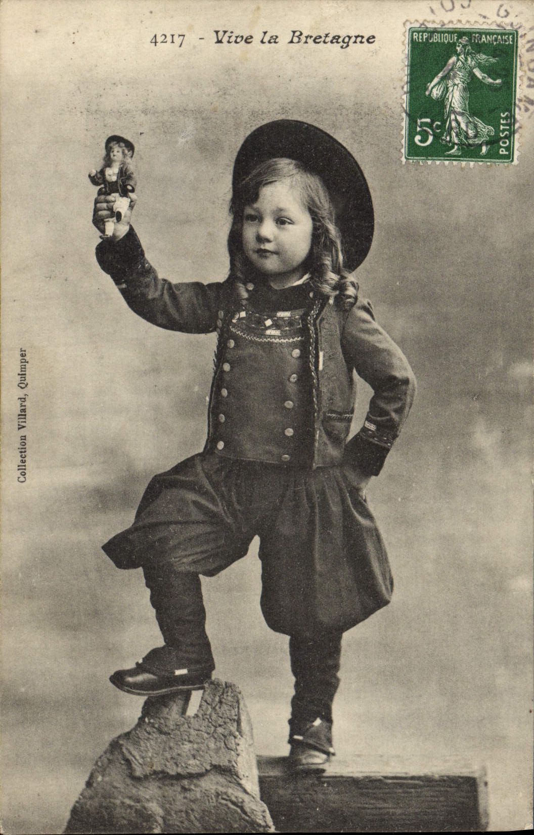 VINTAGE POSTCARD Brittany Enfant Folklore Lives