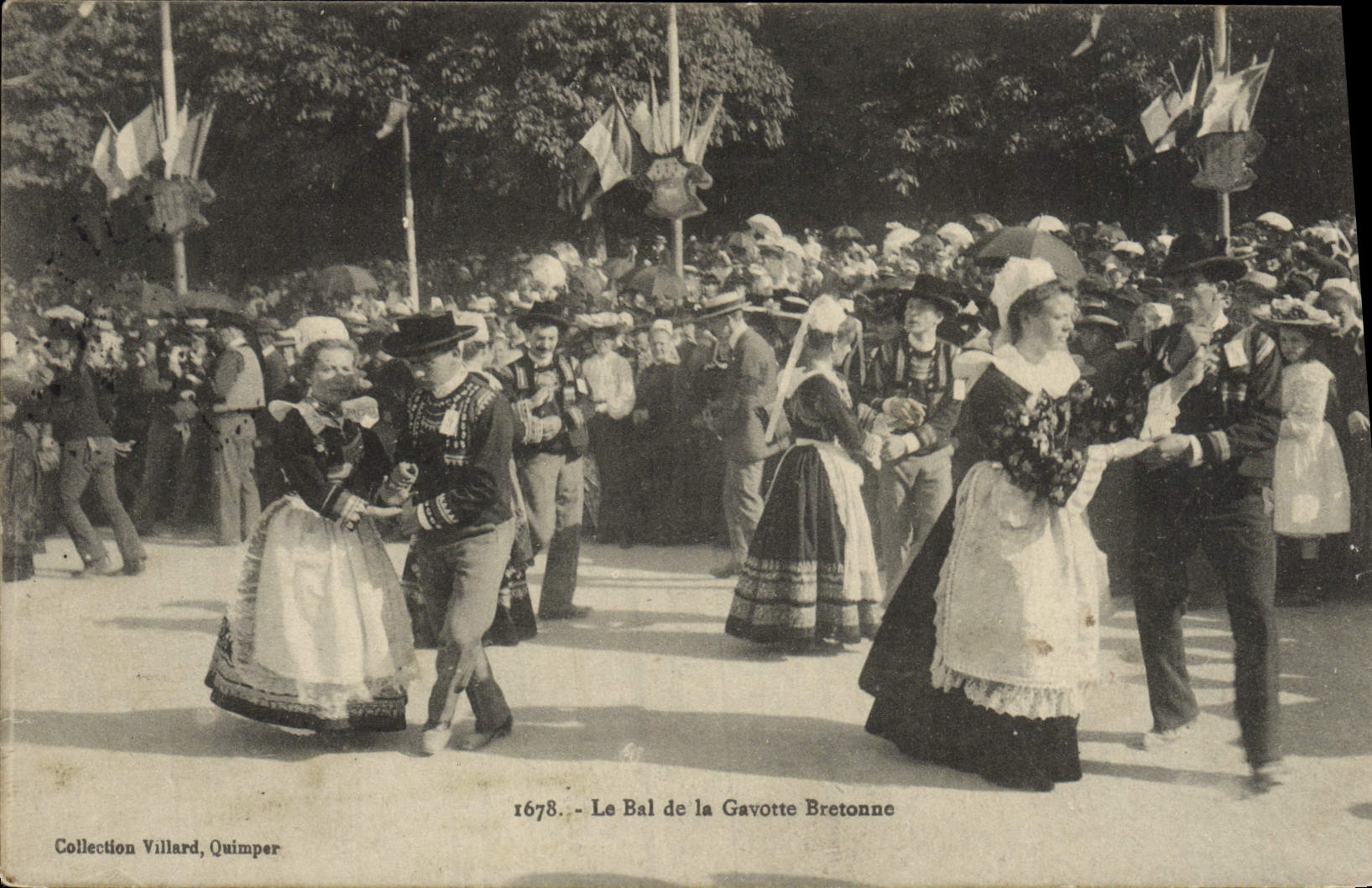 CPA Le Bal De La Gavotte Bretonne Folklore