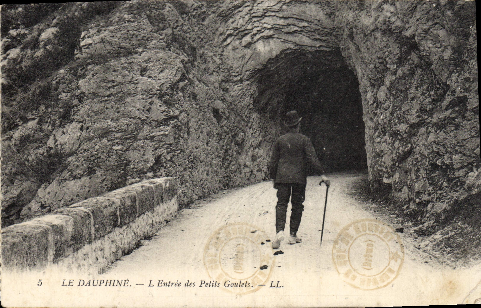 CPA Le Dauphine L'Entree Des Petits Goulets