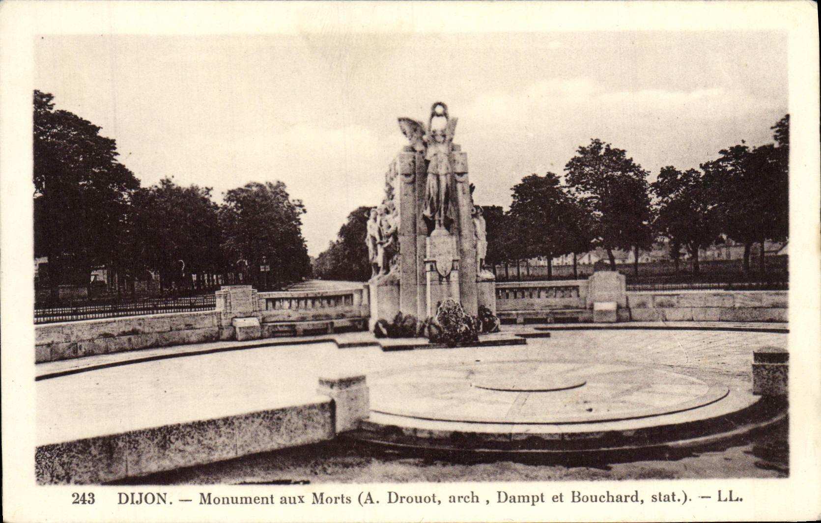 CPA Dijon Monument Aux Morts