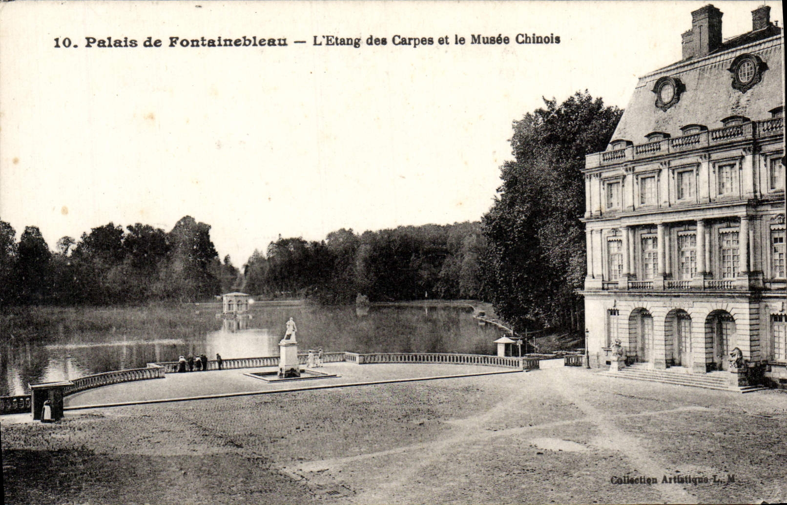 CPA Palais De Fontainebleau L'Etang Des Carpes Et Le Musee Chinois