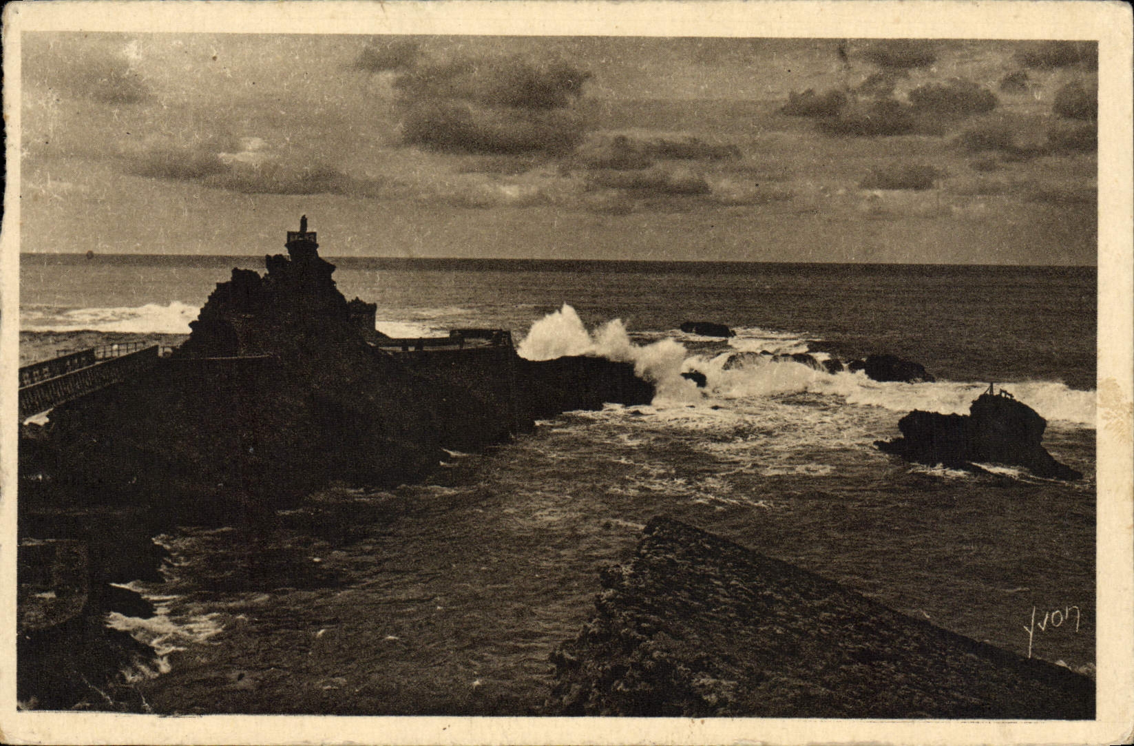 CPA La Douce France Biarritz Le Rocher De La Vierge