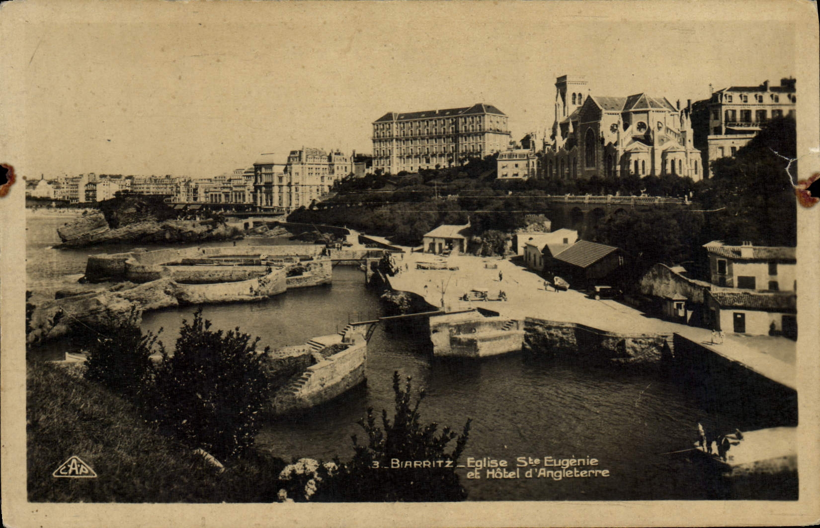 CPA Biarritz Eglise Ste Eugenie Et Hotel D'Angleterre