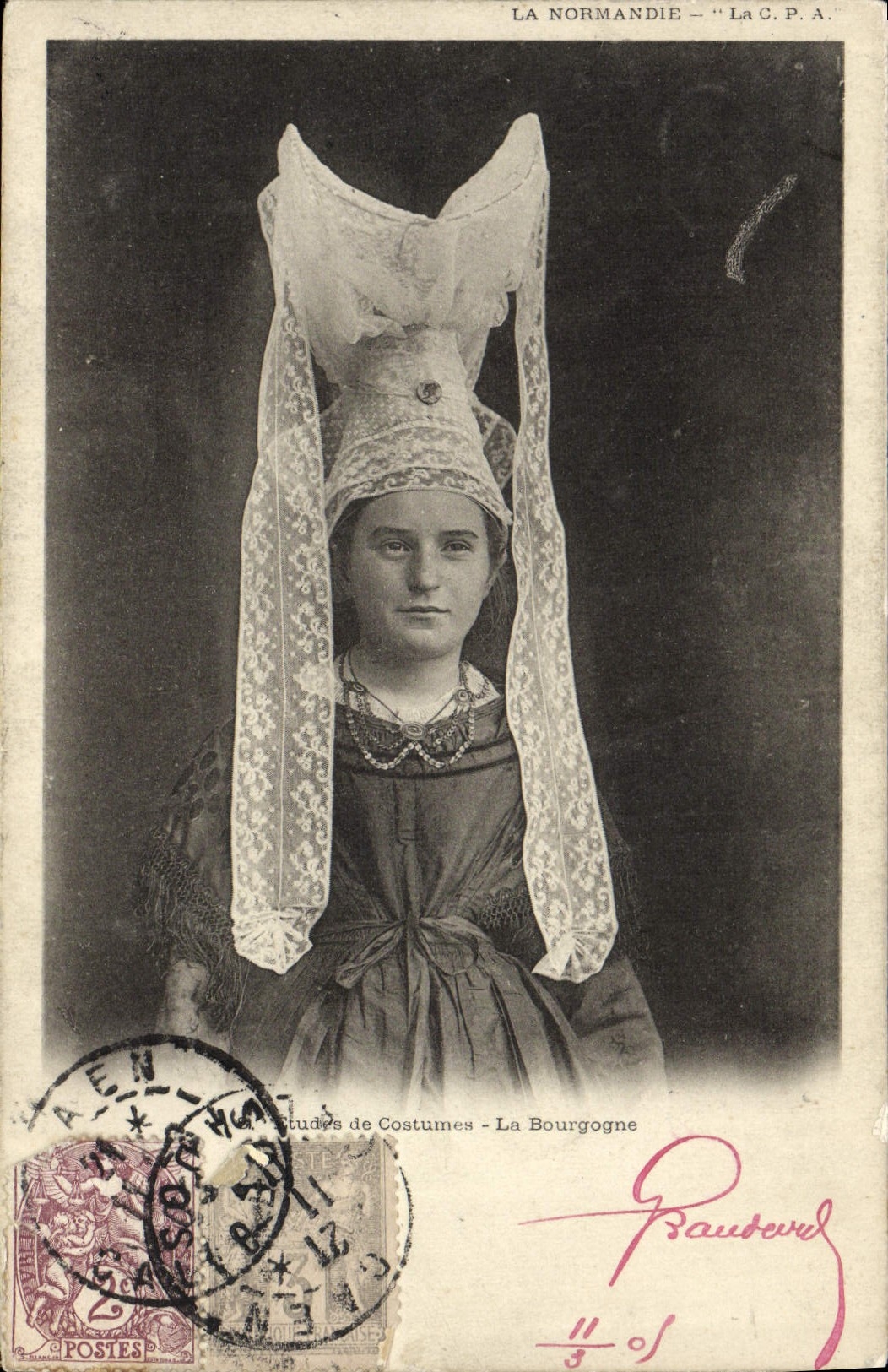 CPA La Normandie Etudes De Costumes La Bourgogne Folklore 