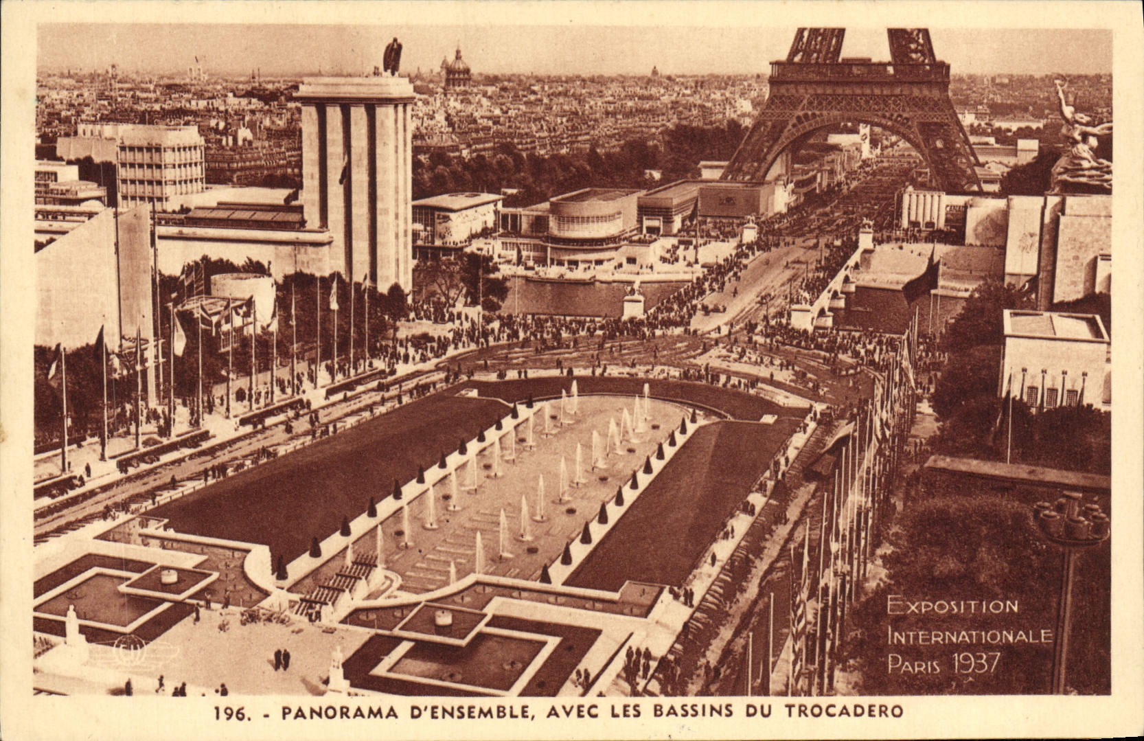 Panorama total de París de la exposición internacional de la POSTAL de la VENDIMIA con los lavabos de la torre Eiffel de Trocadero