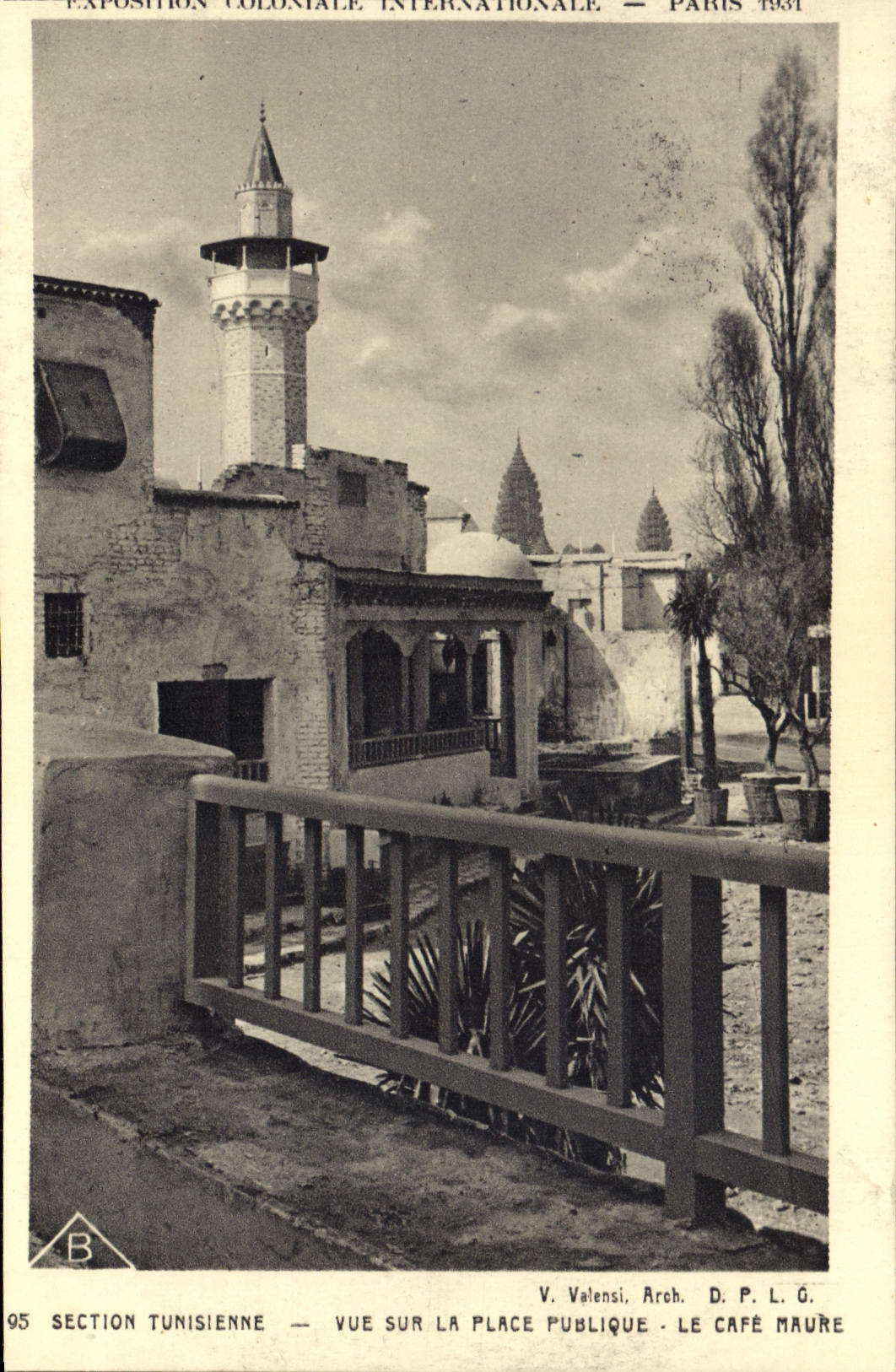 CPA Exposition Coloniale Internationale Paris 1931 Section tunisienne Vue sur la place publique Le cafe maure