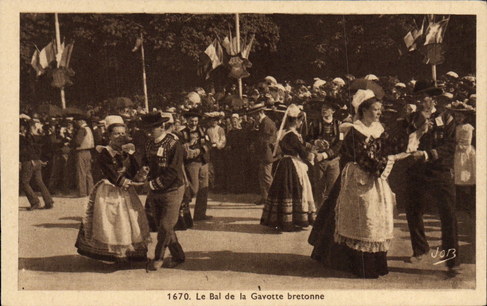 CPA Le Bal de La Gavotte Bretonne Folklore