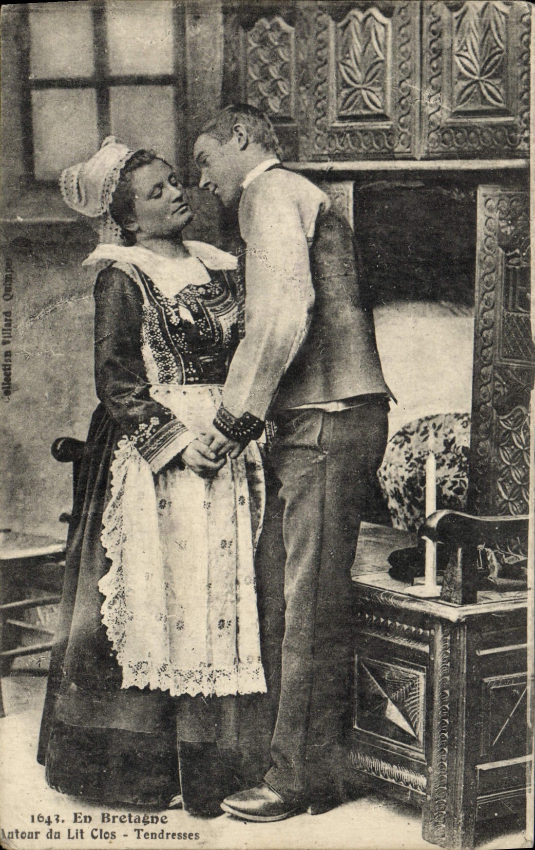 CPA En Bretagne lator du Lit Clos Tendresse Folklore
