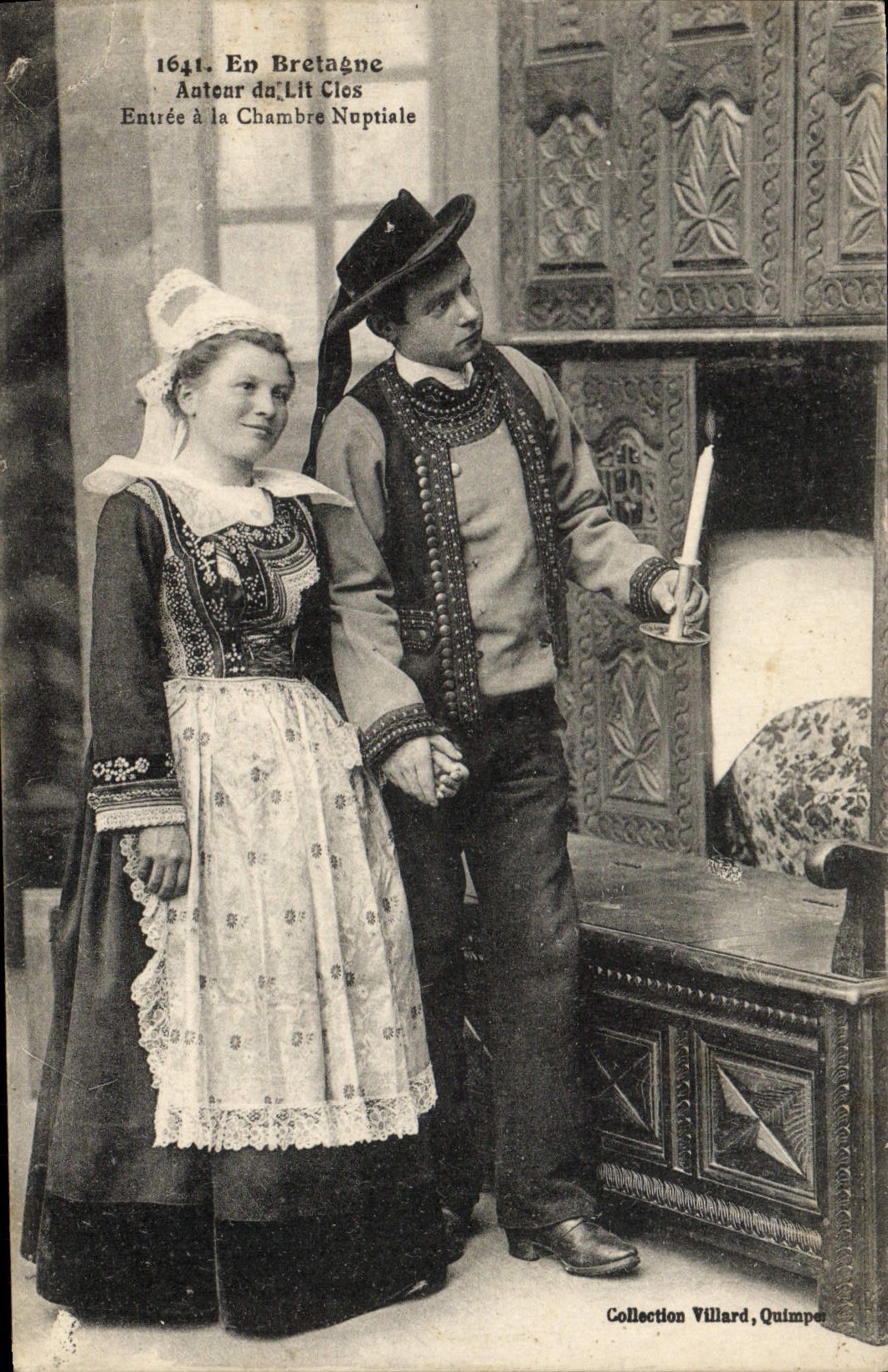 CPA En Bretagne Autour du lit clos Entree a la chambre nuptiale Folklore