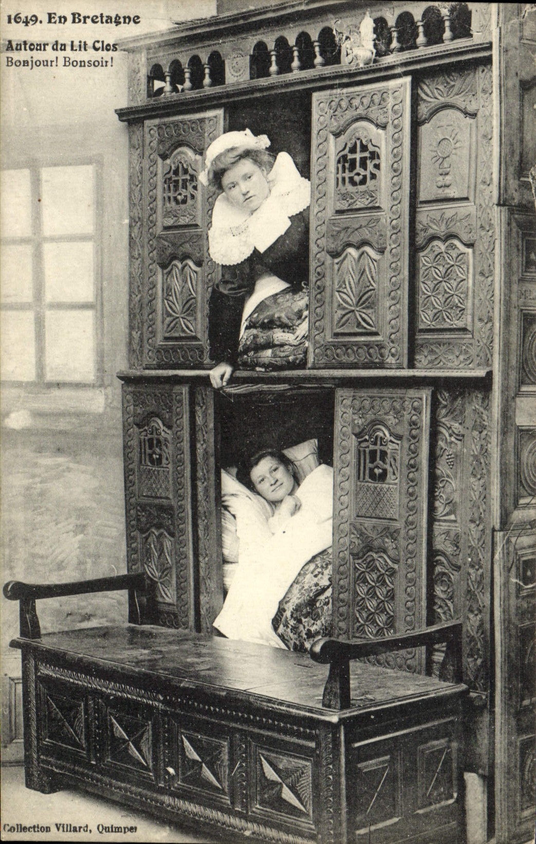 CPA En Bretagne Autour du Lit Clos Bonjour Bonsoir Folklore