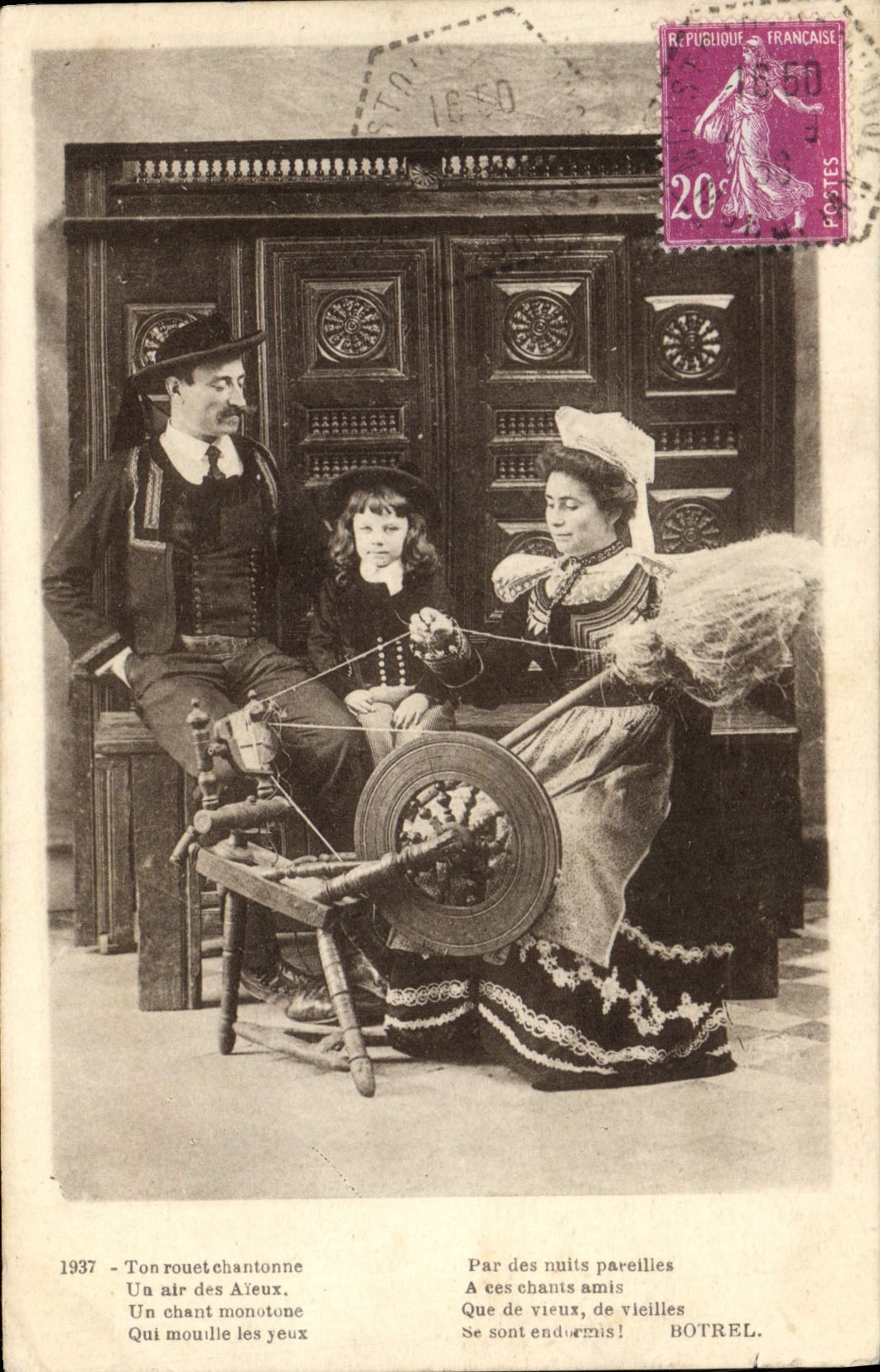 CPA Bretagne Rouet Fileuse Folklore