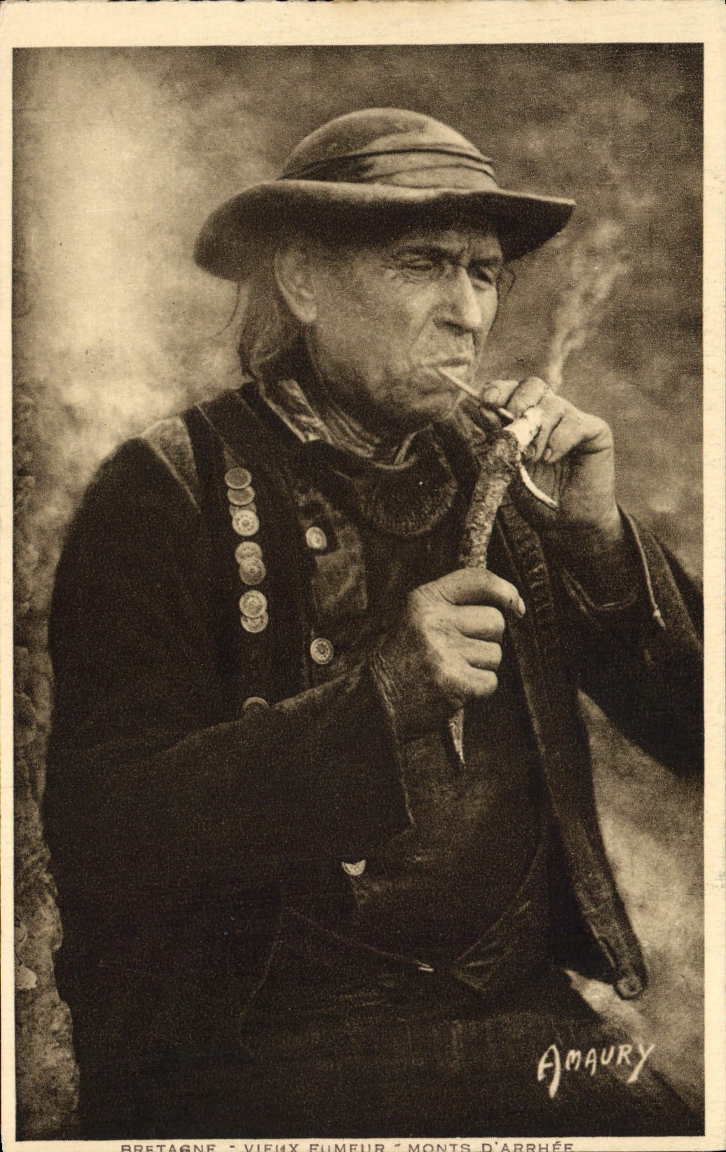 CPA Bretagne Vieux fumeur Monts d'Arrhee Folklore