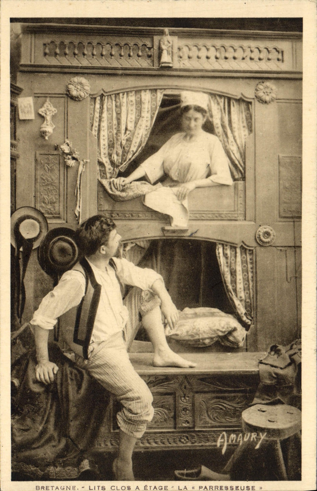 CPA Bretagne Lits Clos a Etage La Parresseuse Folklore
