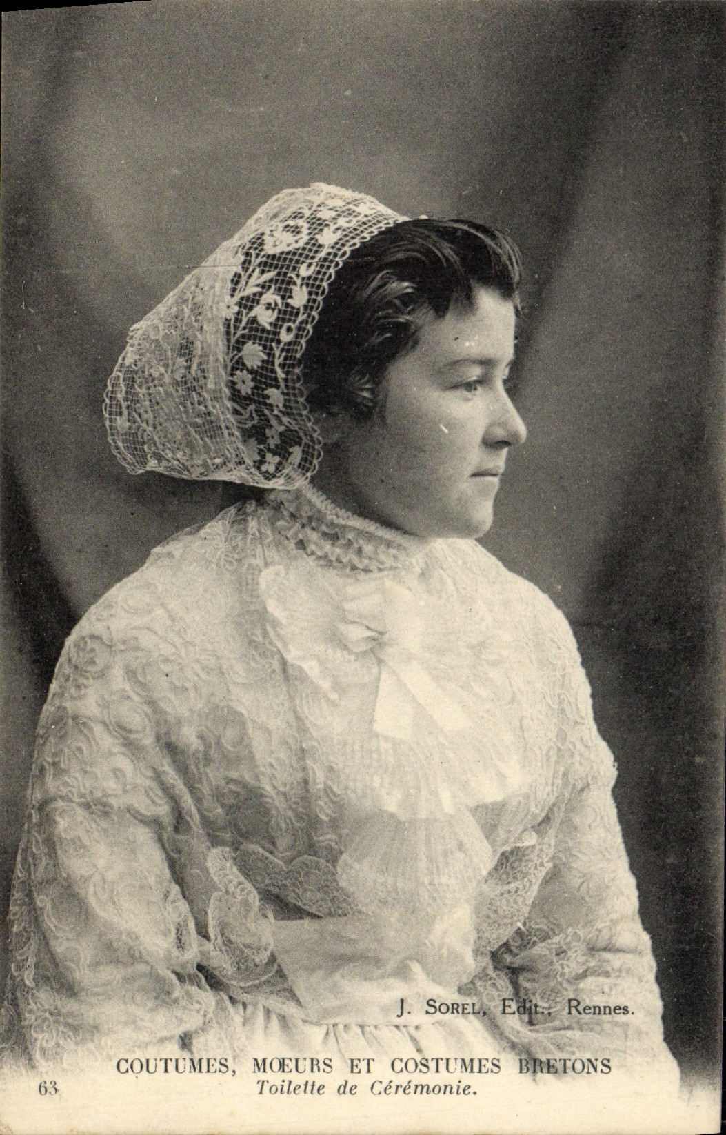 CPA Costumes Moeurs Et Costumes Bretons Toilette de ceremonie Femme Folklore