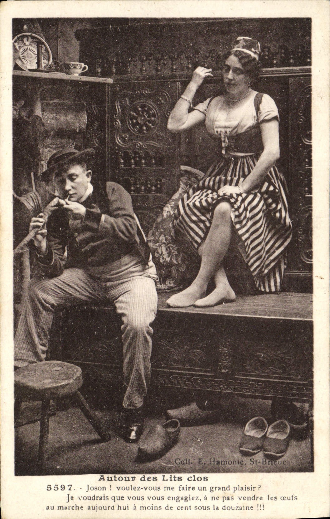 CPA Autour des Lits Clos Folklore