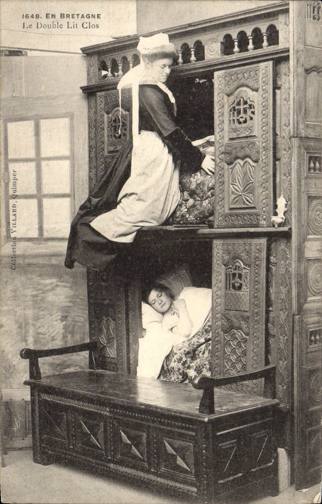 CPA En Bretagne Le double lit clos Folklore