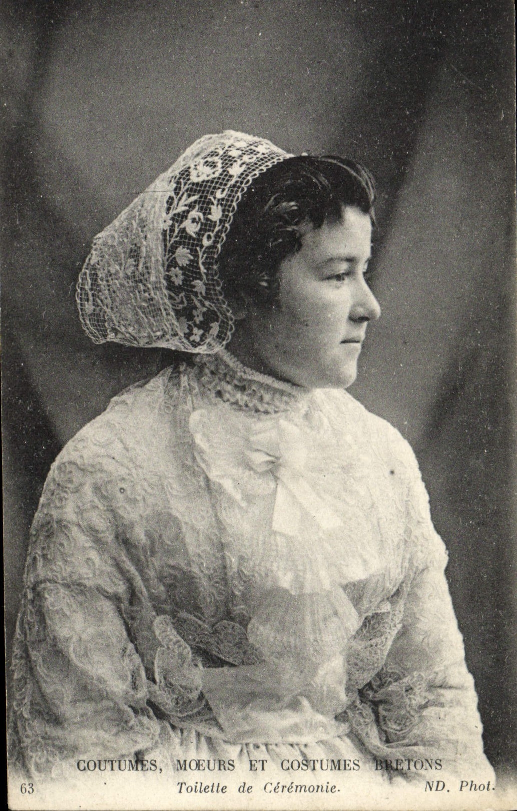 CPA Coutumes Moeurs Et Costumes Bretons Toilette de ceremonie Folklore