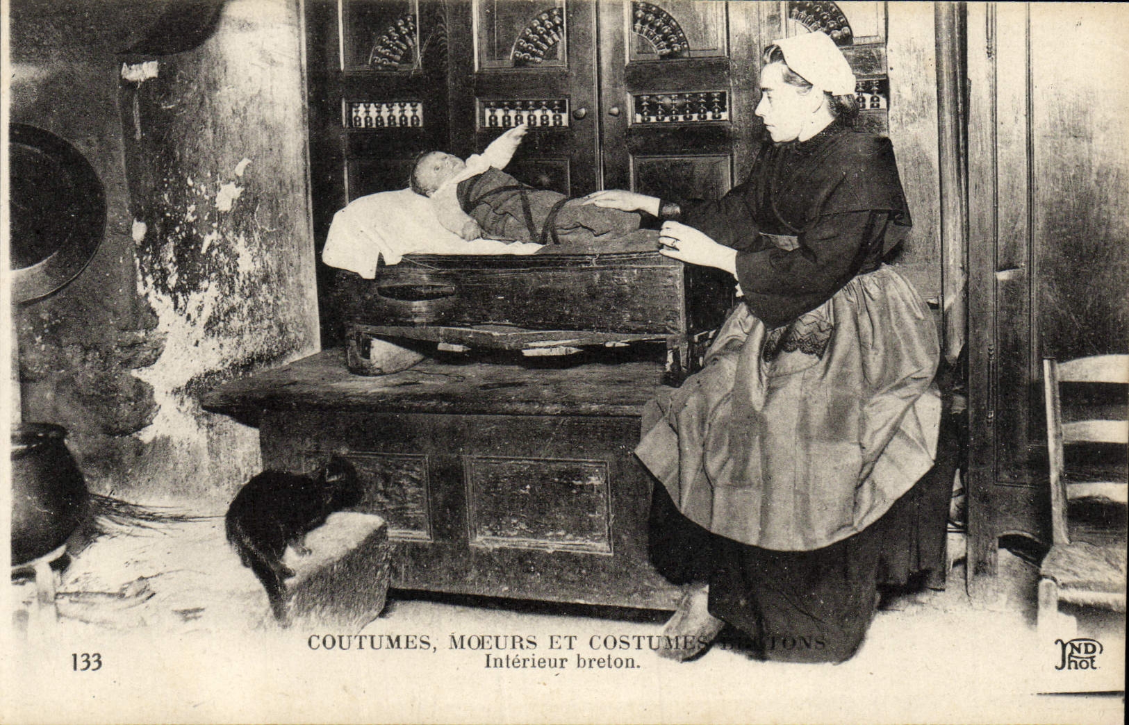CPA Coutumes Moeurs Et Costumes Interieur Breton Folklore Chat
