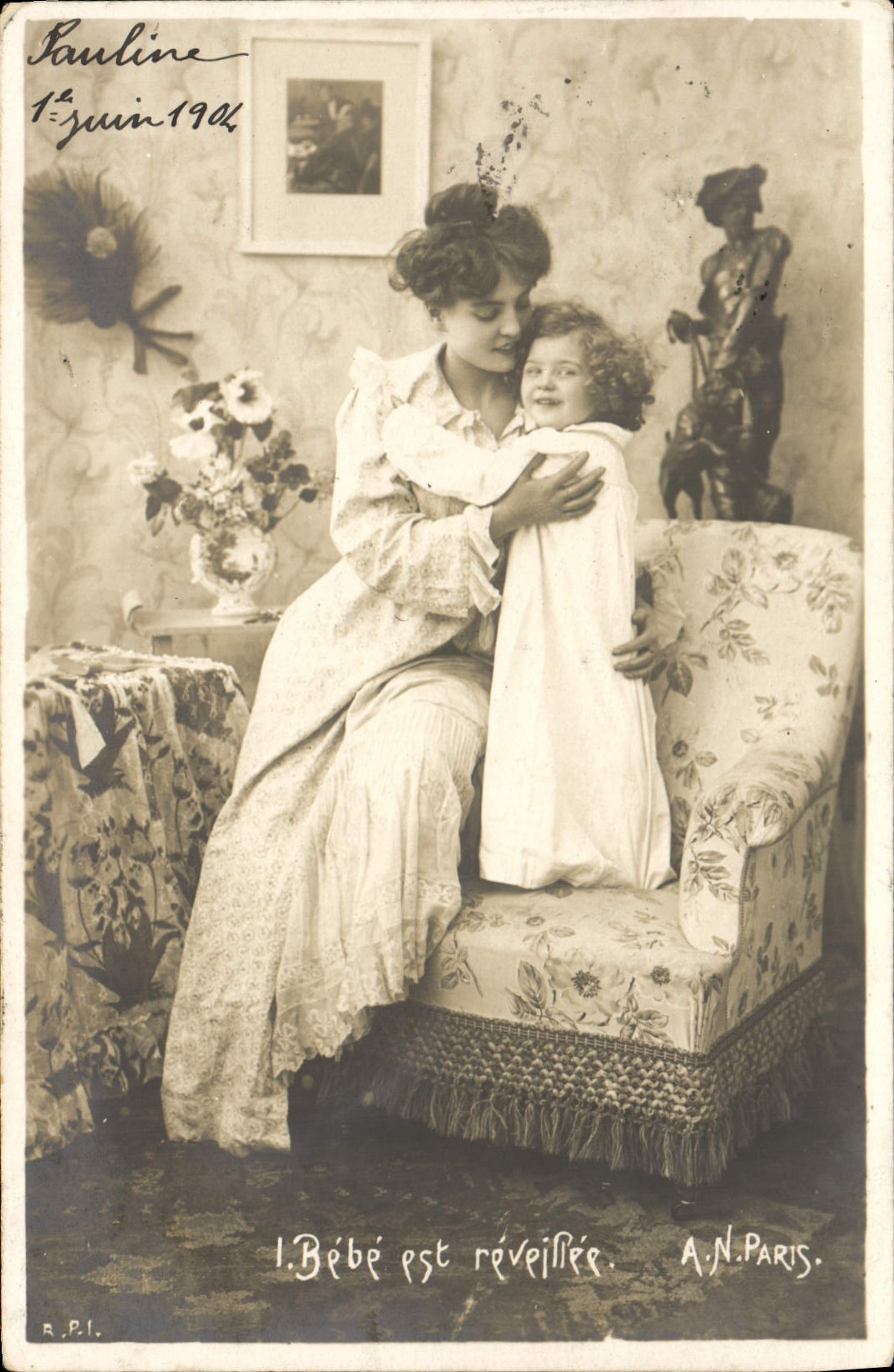 VINTAGE POSTCARD Fantaisie Child wife Baby is Reveiflee