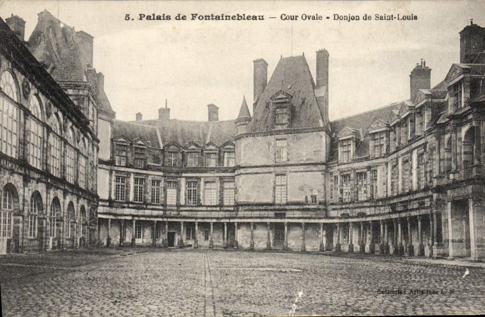 VINTAGE POSTCARD Palate of Oval Fontainebleau Court Keep of Saint Louis