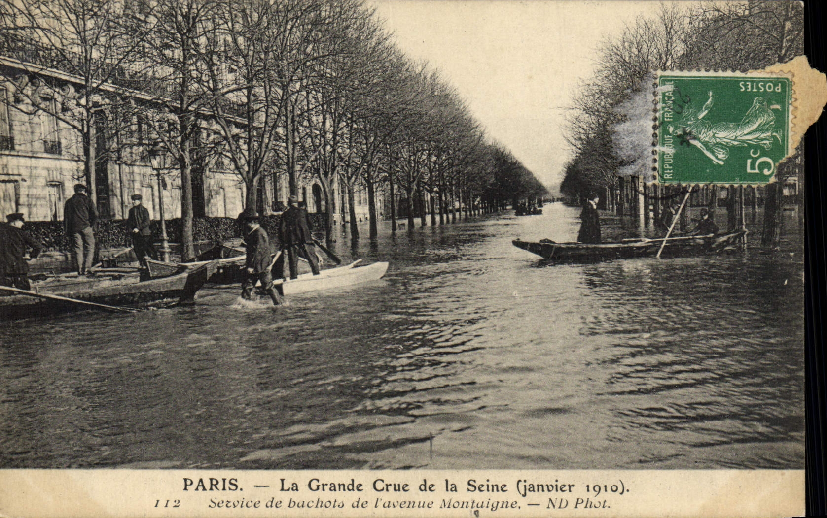 CPA Paris La Grande Crue de la Seine Janvier 1910 Service de bachots de l'avenue Montaigne