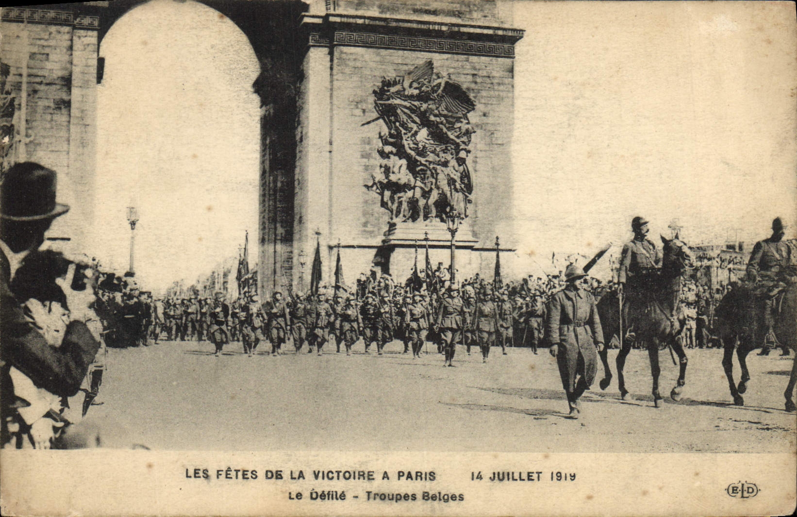 CPA Paris Les Fetes De La Victoire 14 juillet 1919 Le defil Troupes belges Militaria Arc de Triomphe Paris
