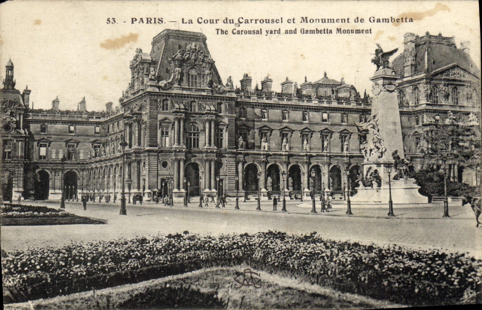 CPA Paris La Cour du Carrousel et Monument de Gambetta