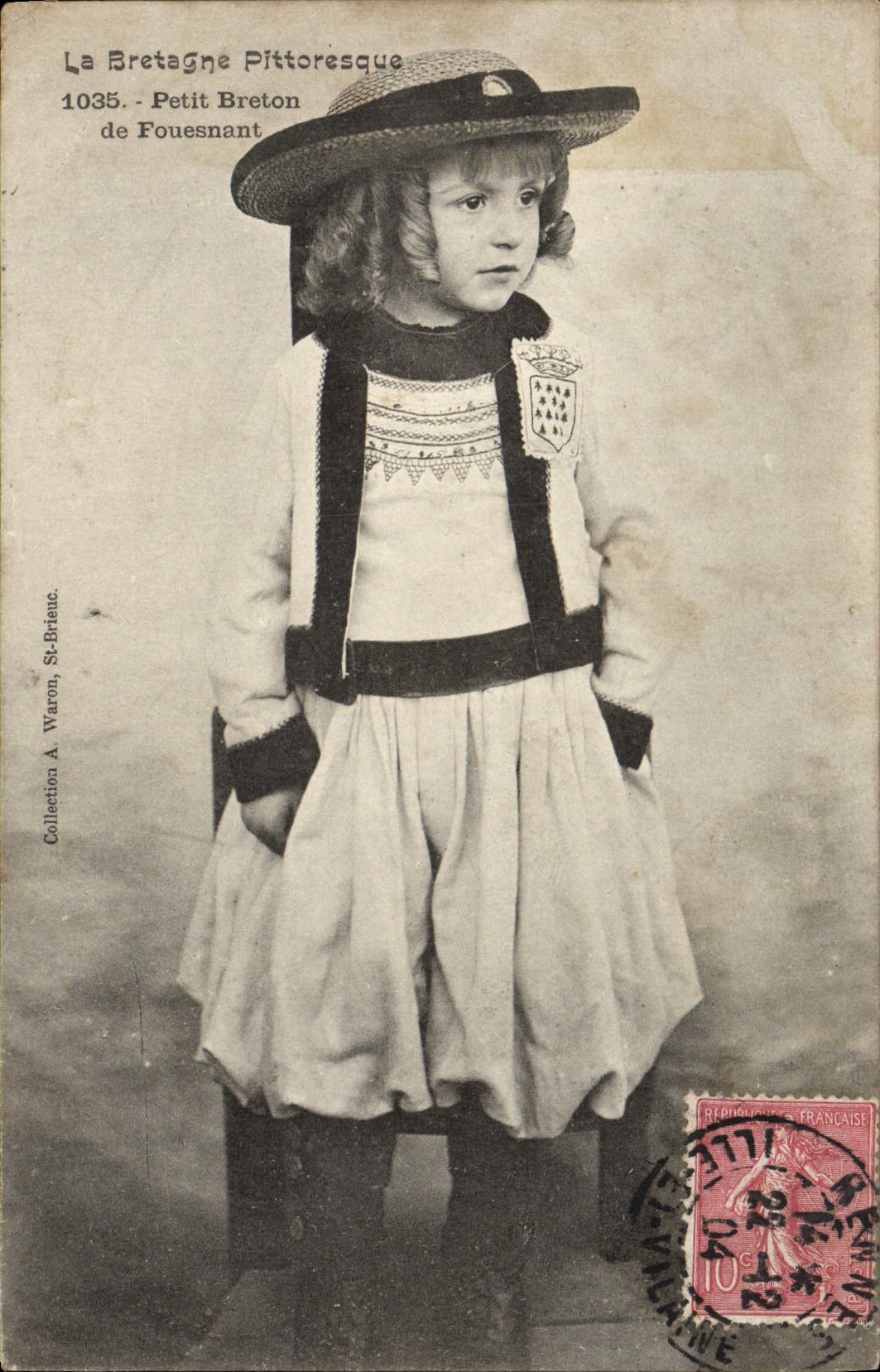 VINTAGE POSTCARD Picturesque Brittany Small Breton of Fouesnant Child Folklore