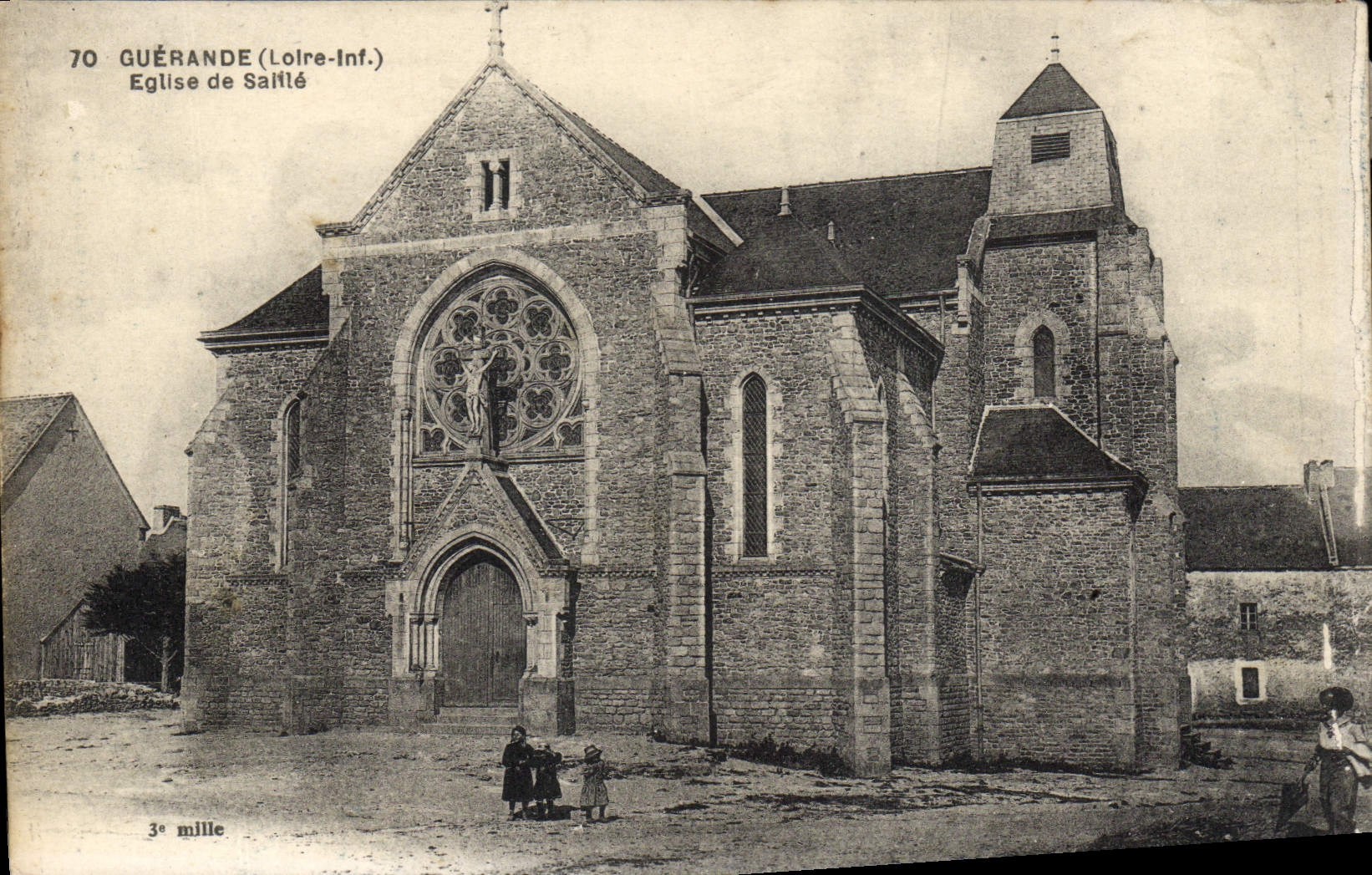 CPA Guerande Eglise de Saille Enfants