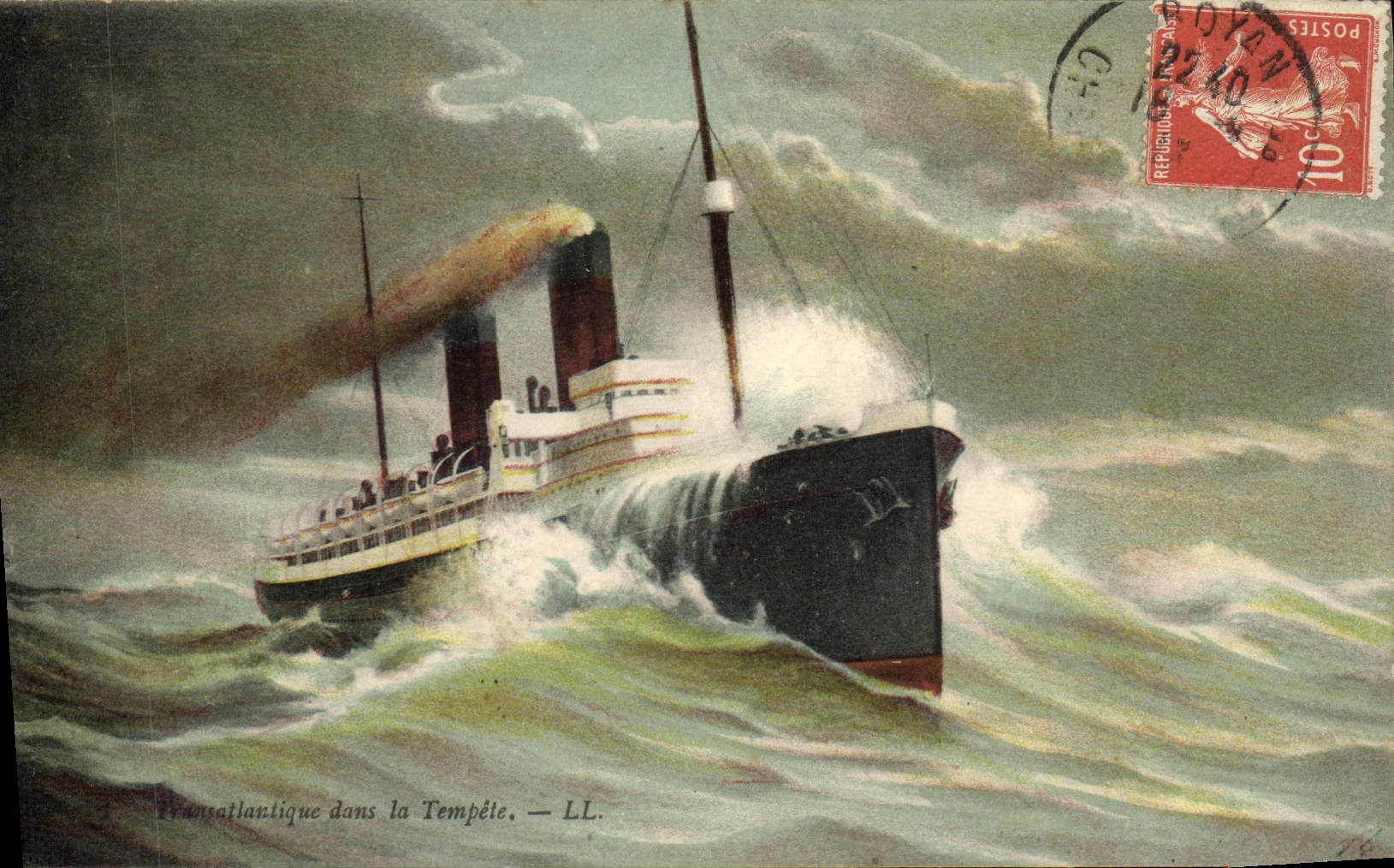 CPA Dans la Tempete Bateau Paquebot