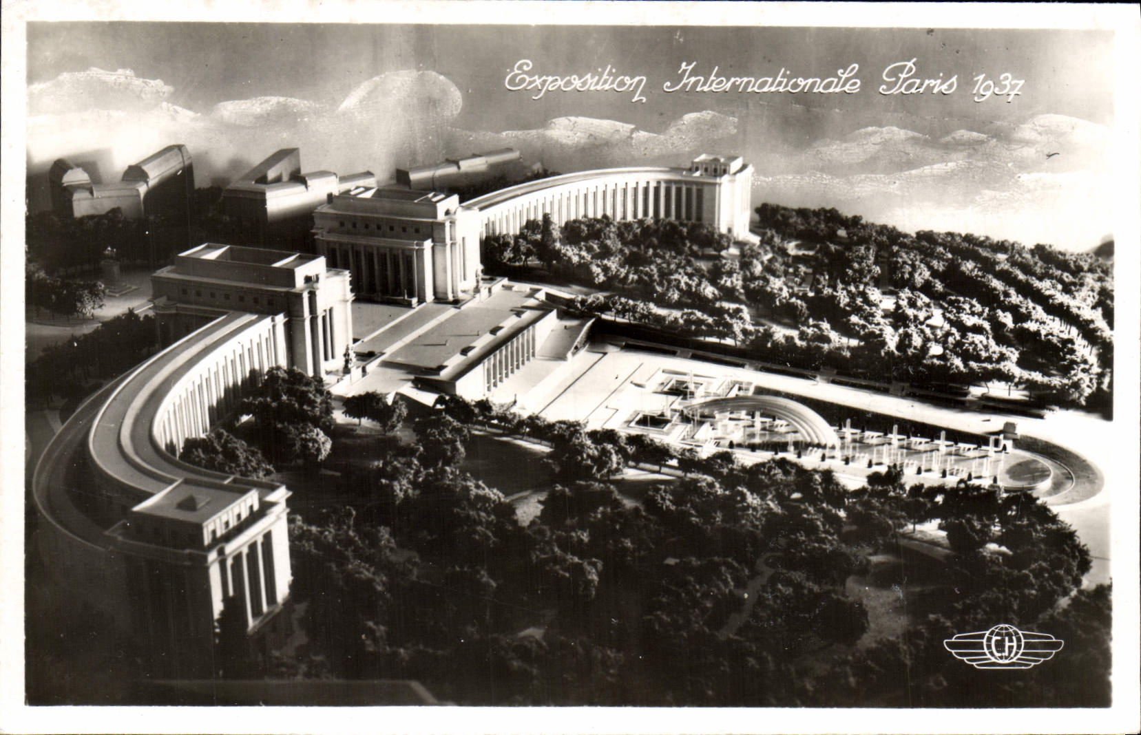 VINTAGE POSTCARD International exhibition Paris 1937 the palate of Trocadero and basins