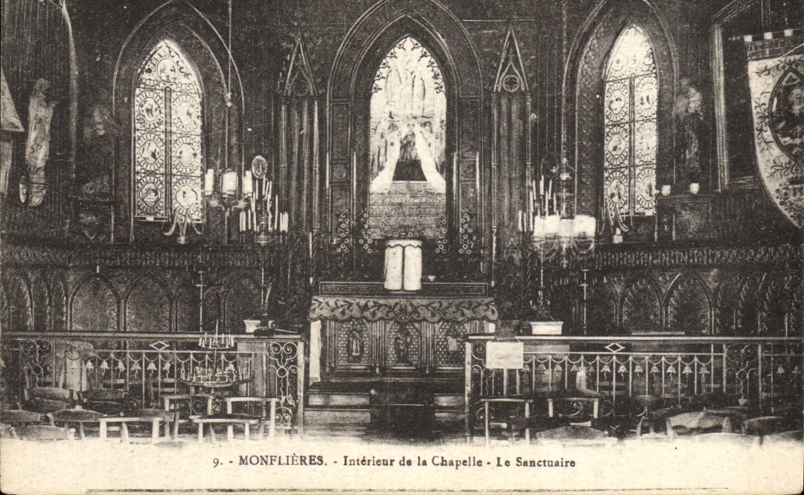 CPA Monflieres Interieur de la Chapelle Le Sanctuaire