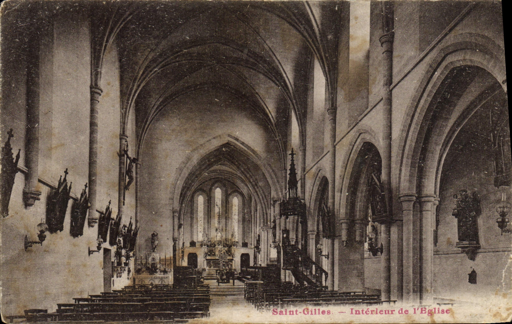 CPA Saint Gilles Interieur de l'eglise