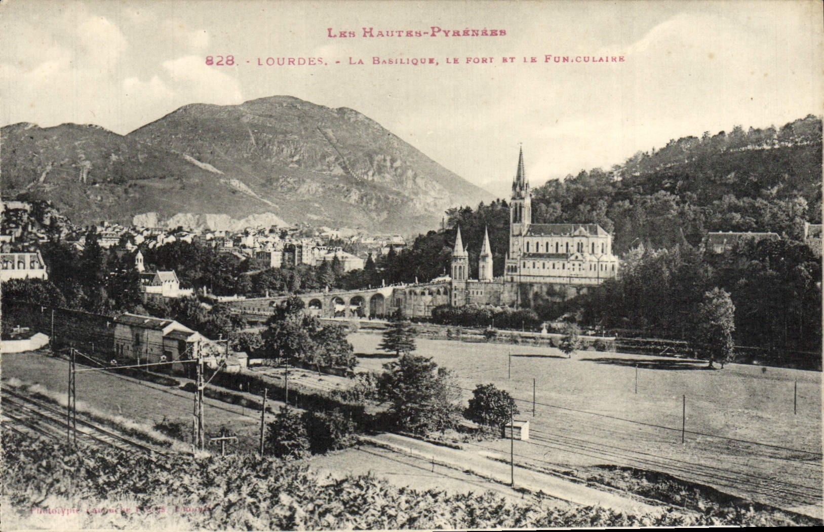 VINTAGE POSTCARD Heavy the basilica the fort and the funicular