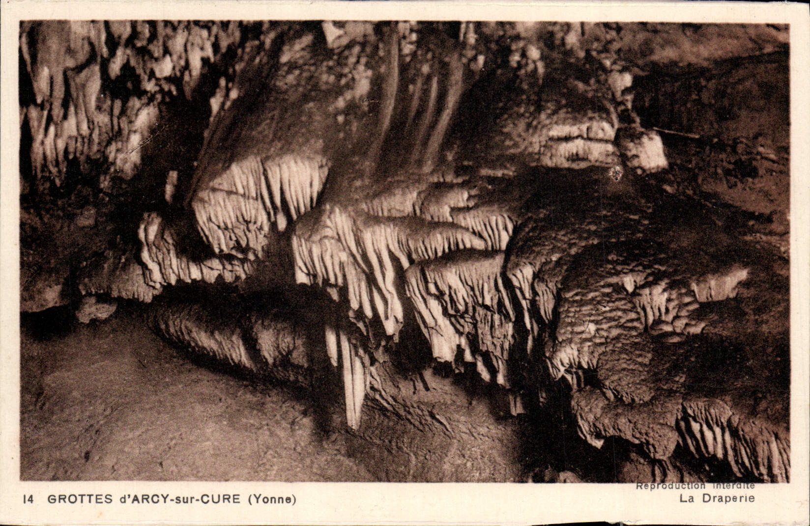 CPA Grottes d'Arcy sur Cure La draperie