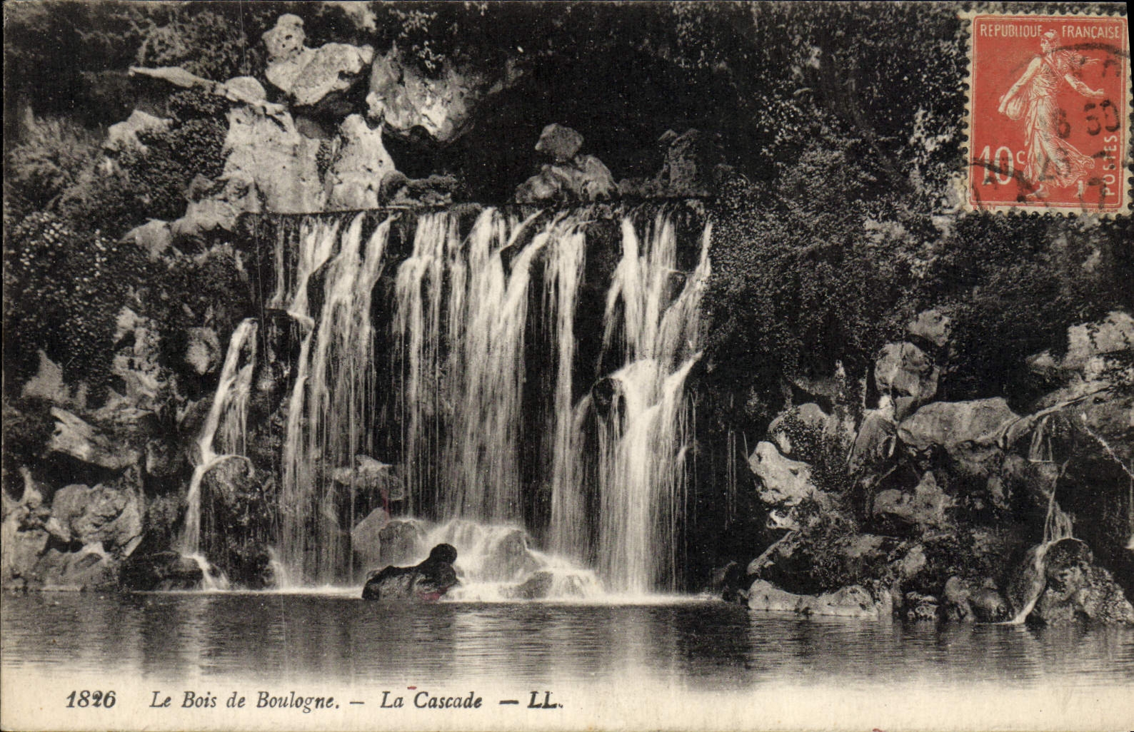 CPA Paris Le Bois de Boulogne La cascade