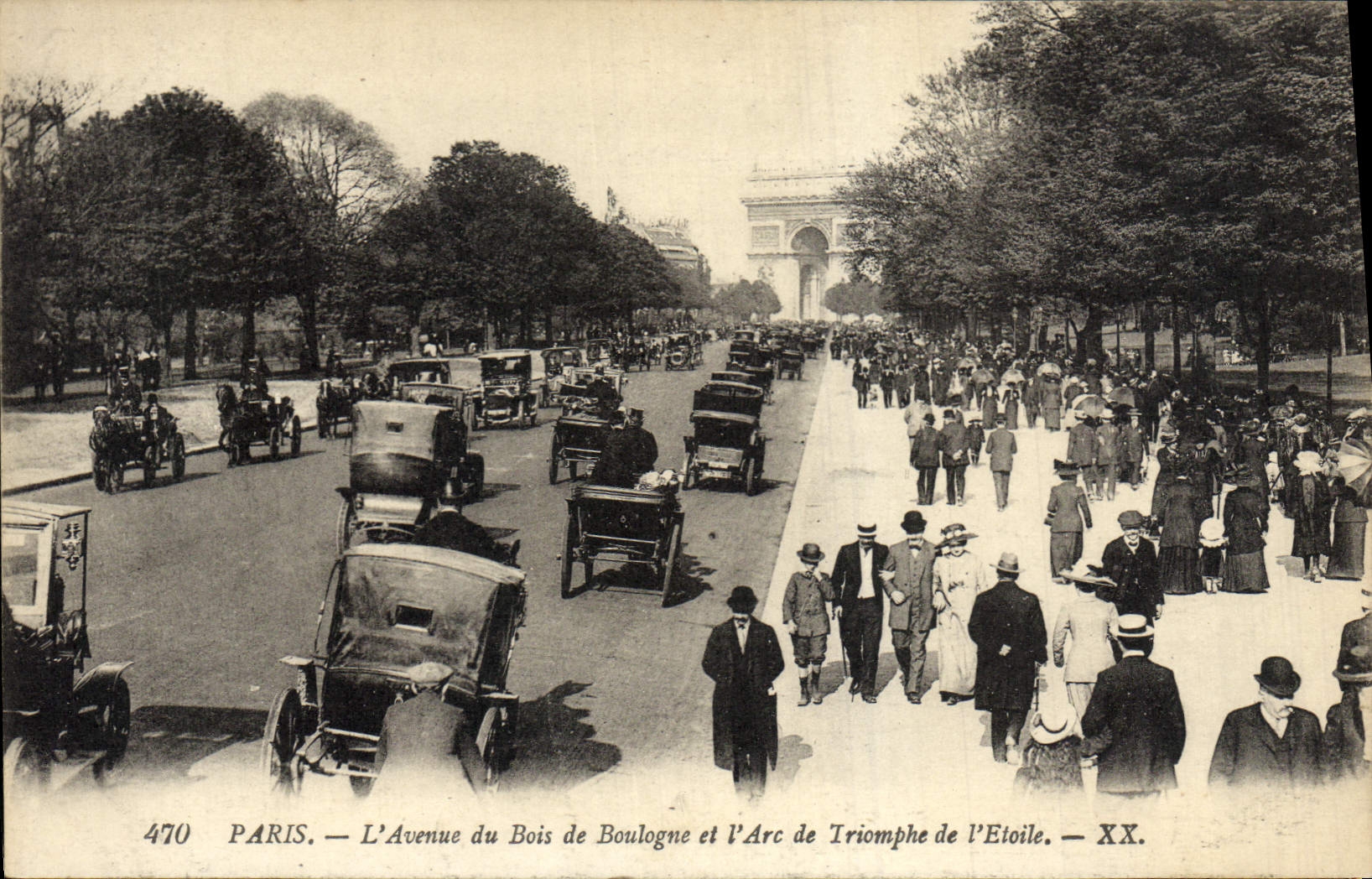 CPA Paris L'Avenue du Bois de Boulogne et I'Arc de Triomphe de I'Etoile