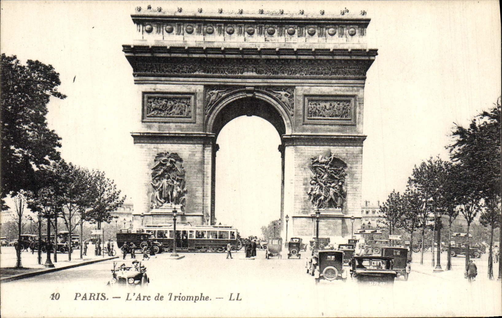 CPA Paris L'Arc de Triomphe Autobus
