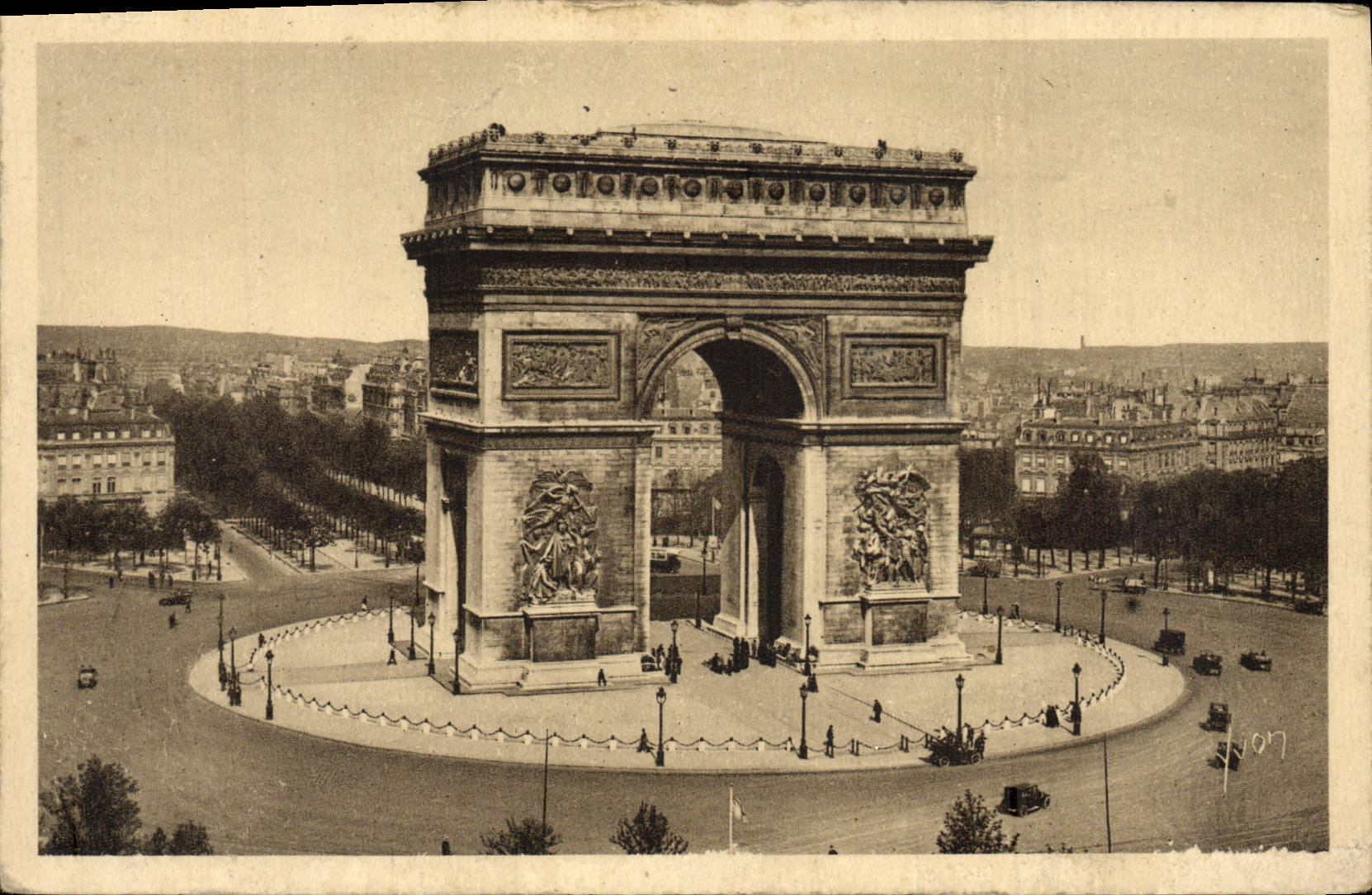 CPA Paris En Flanant L'Arc de Triomphe et la Place de l'Etoile