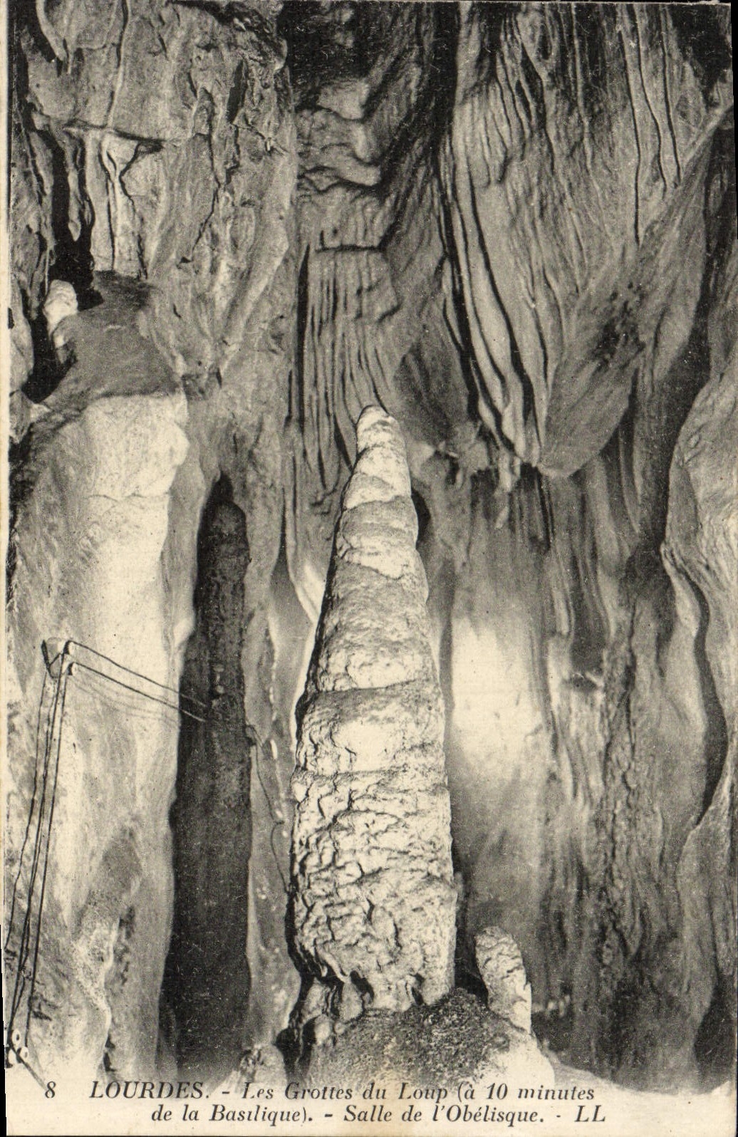 VINTAGE POSTCARD Heavy Caves of the Wolf 10 minutes of the Basilica Room of the obelisk