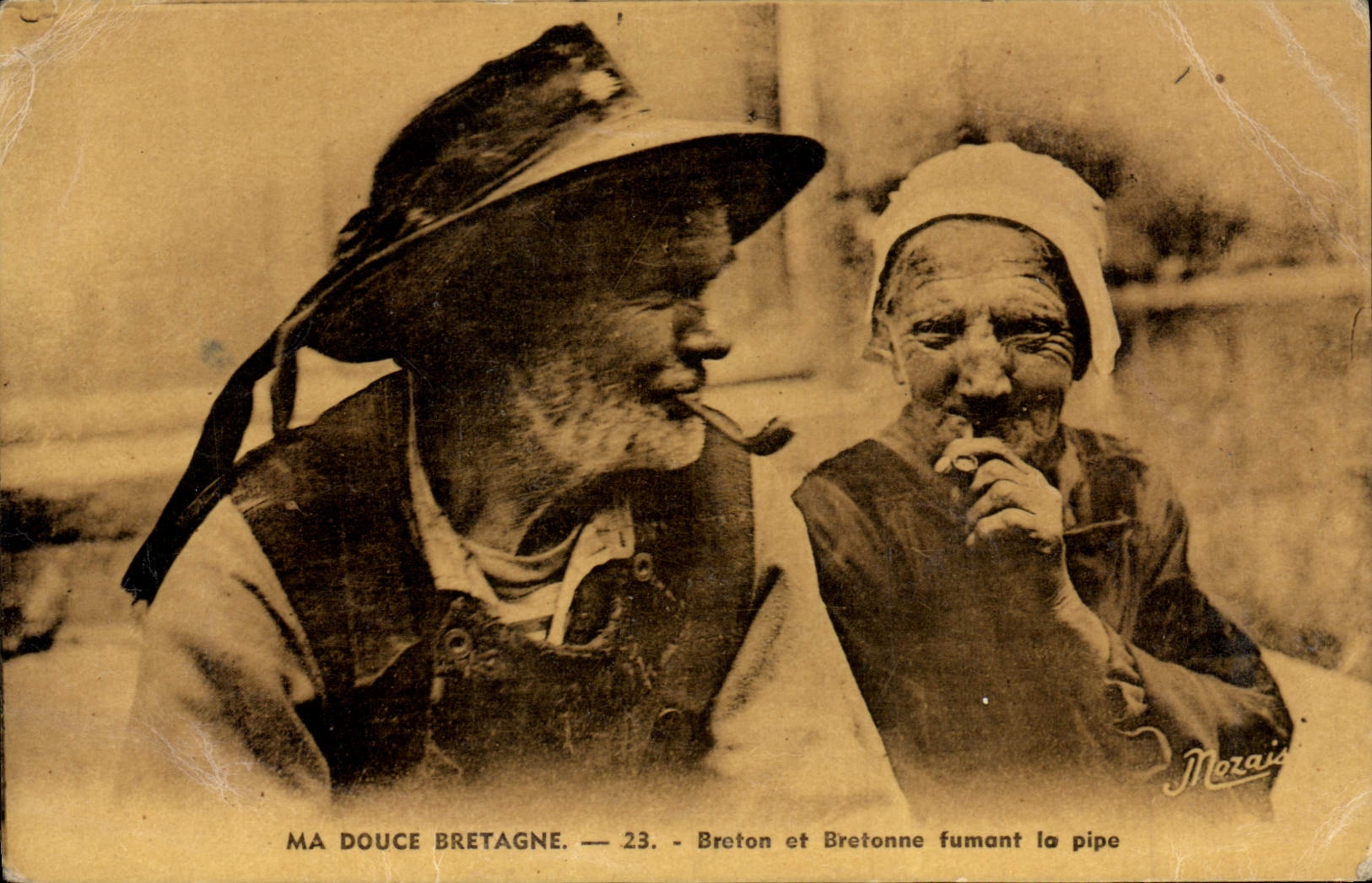 CPA Ma Douce Bretagne Breton et bretonne fumant la pipe Folklore 
