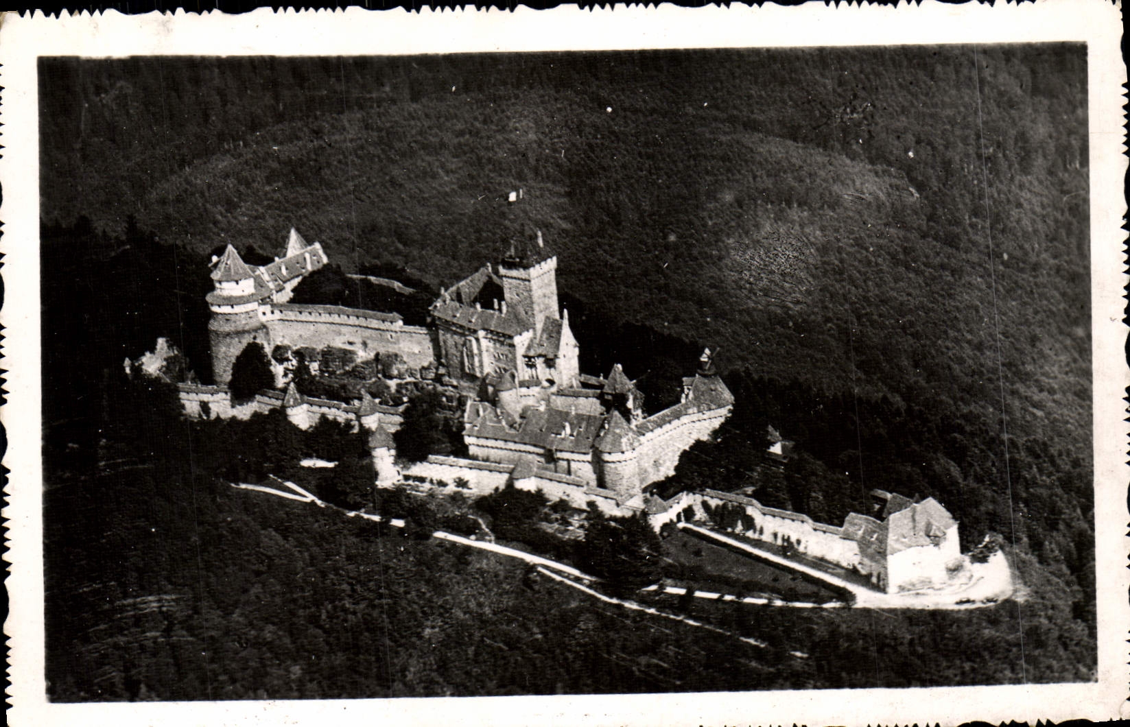 CPA Haut Koenigsbourg Altitude Le Chateau Photo prise par Avion