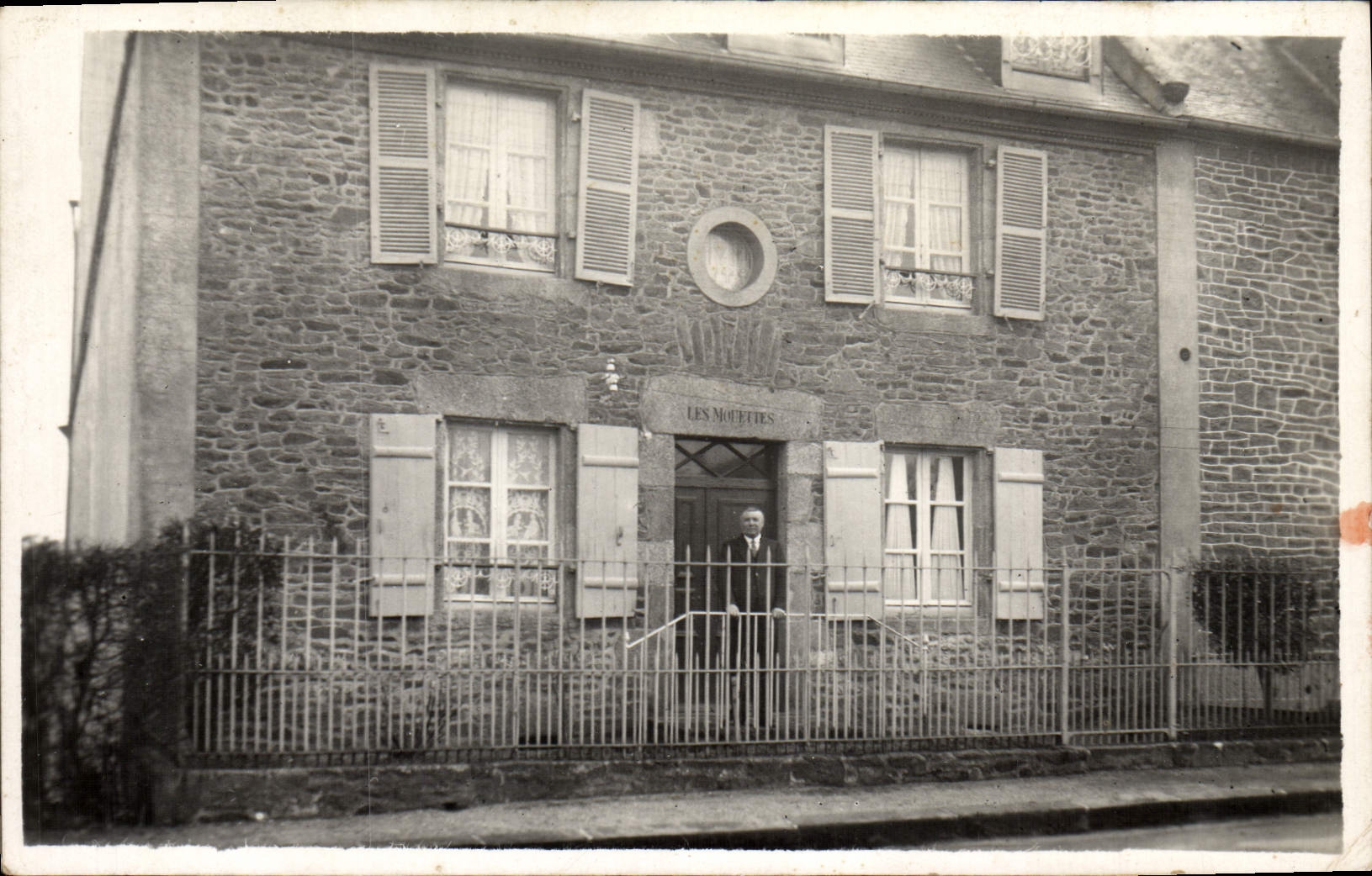 Real photo House Gulls