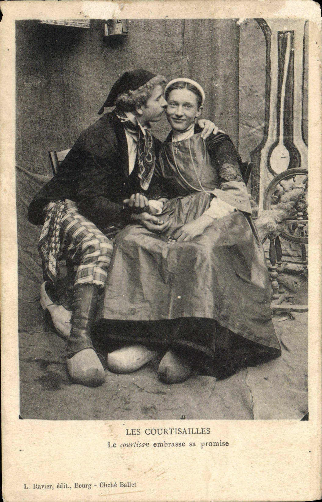 CPA Les Courtisailles Folklore