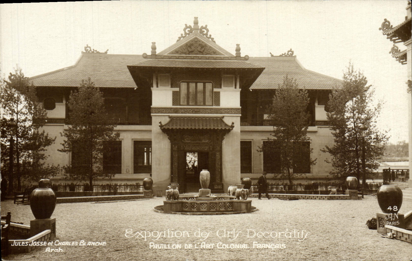 CPA Exposition des Arts decoratifs Paris Pavillon de l'art colonial francais Elephant