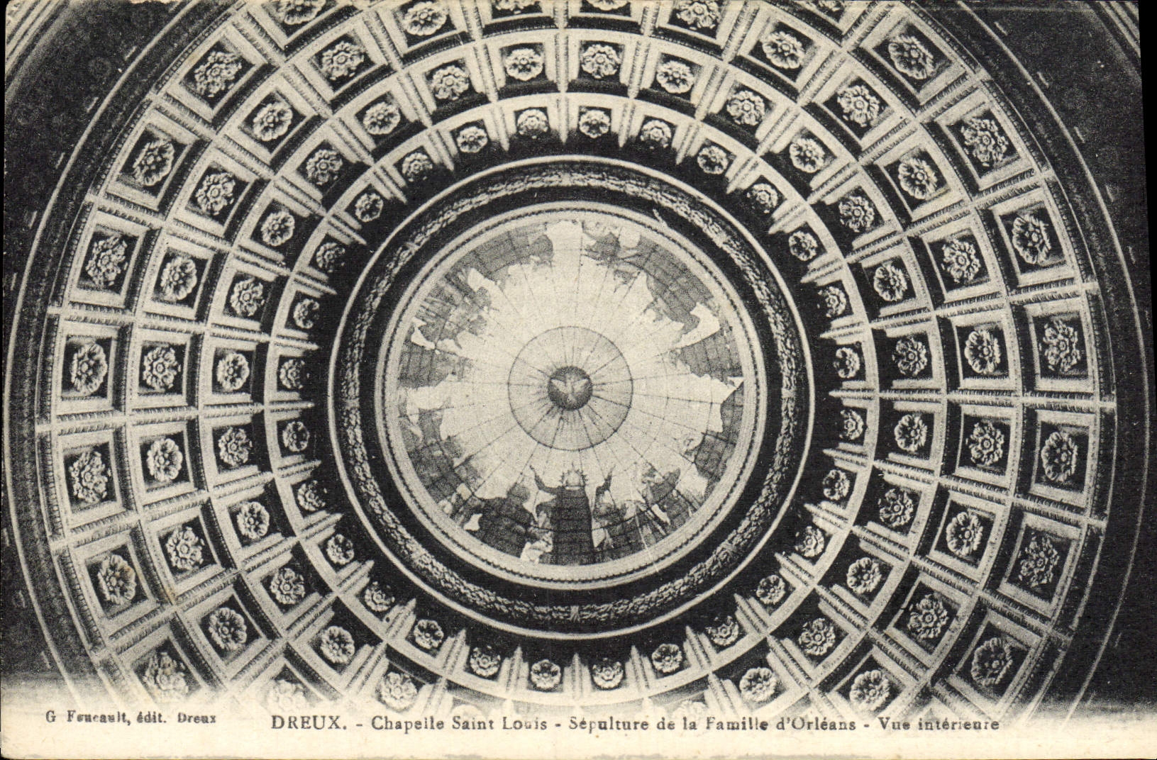 CPA Dreux Chapelle Saint Louis Sepulture de la Famille d'Orleans Vue interieure